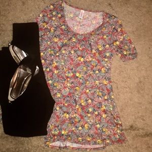 Lularoe like new top! Likes it’s never been worn!